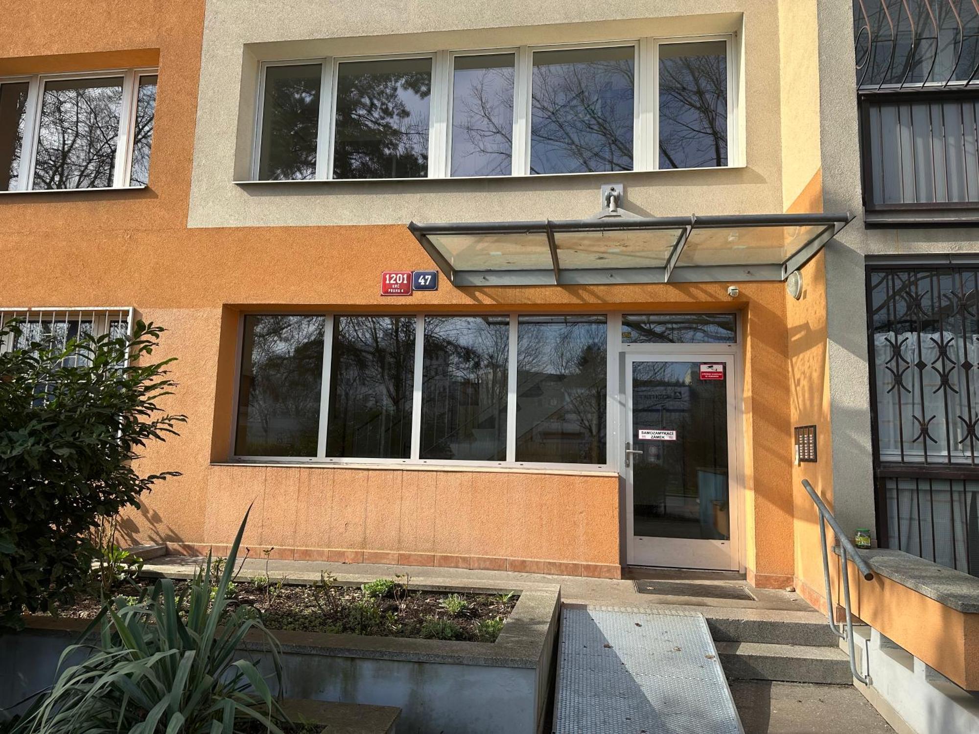 Hoa - Metro Station Pankrac Daire Prag