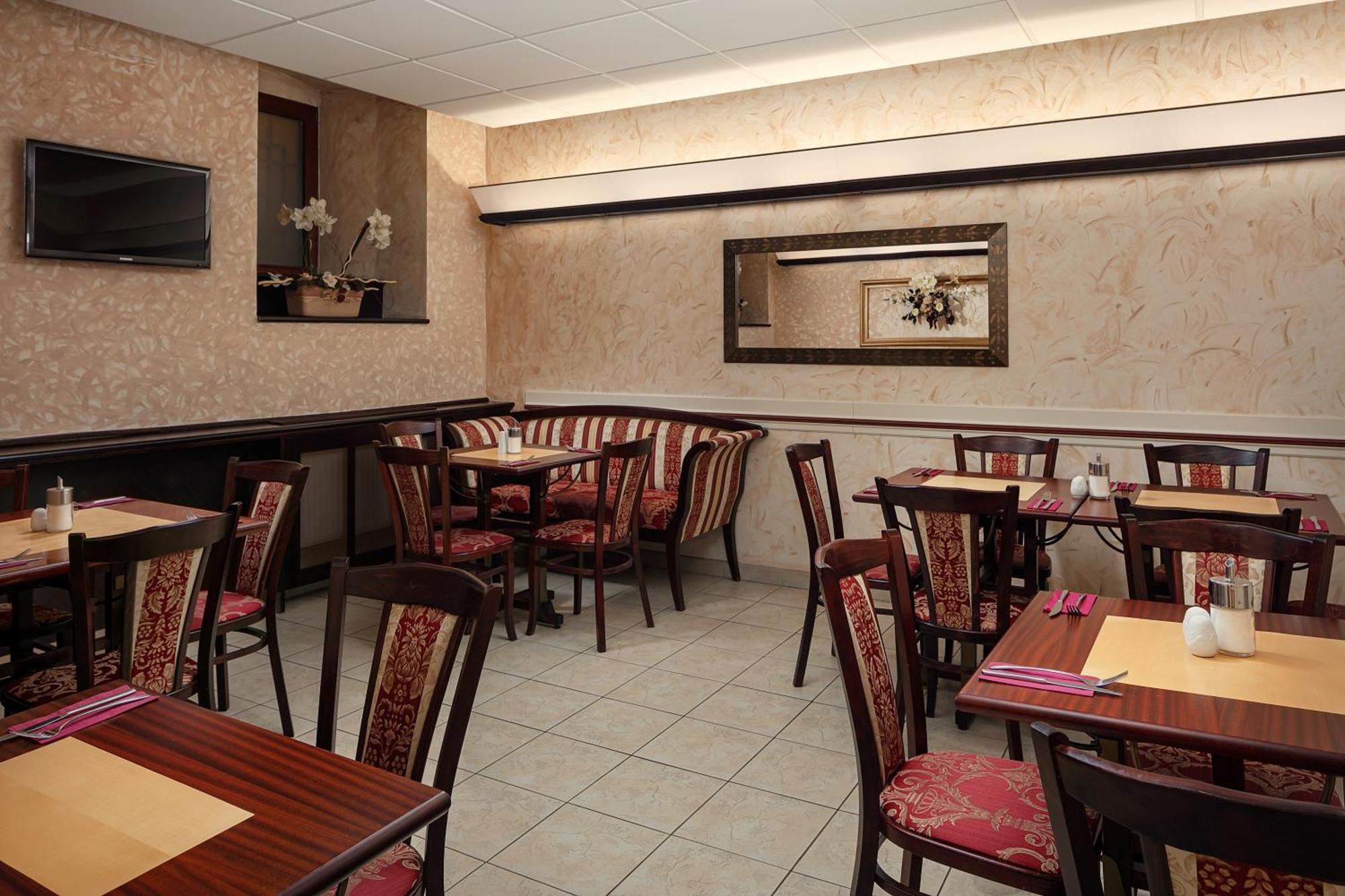 Alqush Downtown Hotel Prague