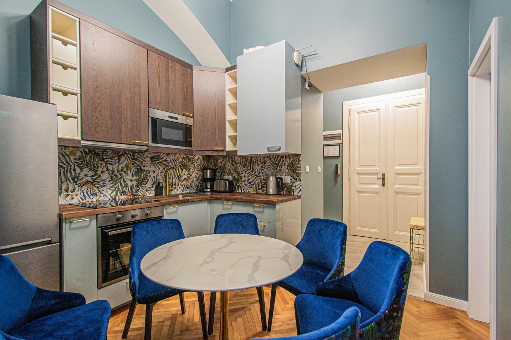 4bdr Old Town Flat By Church Of St Anne * Prague