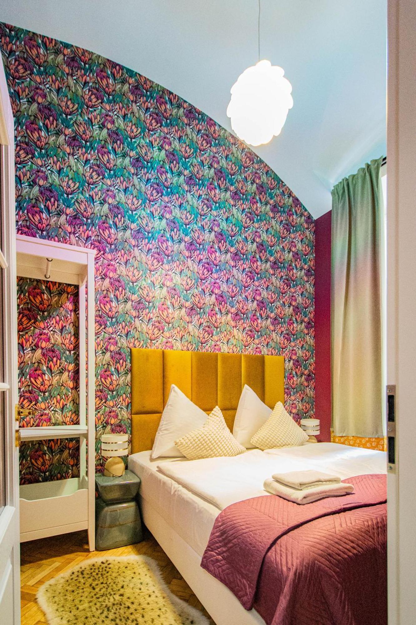 4bdr Old Town Flat By Church Of St Anne * Prague