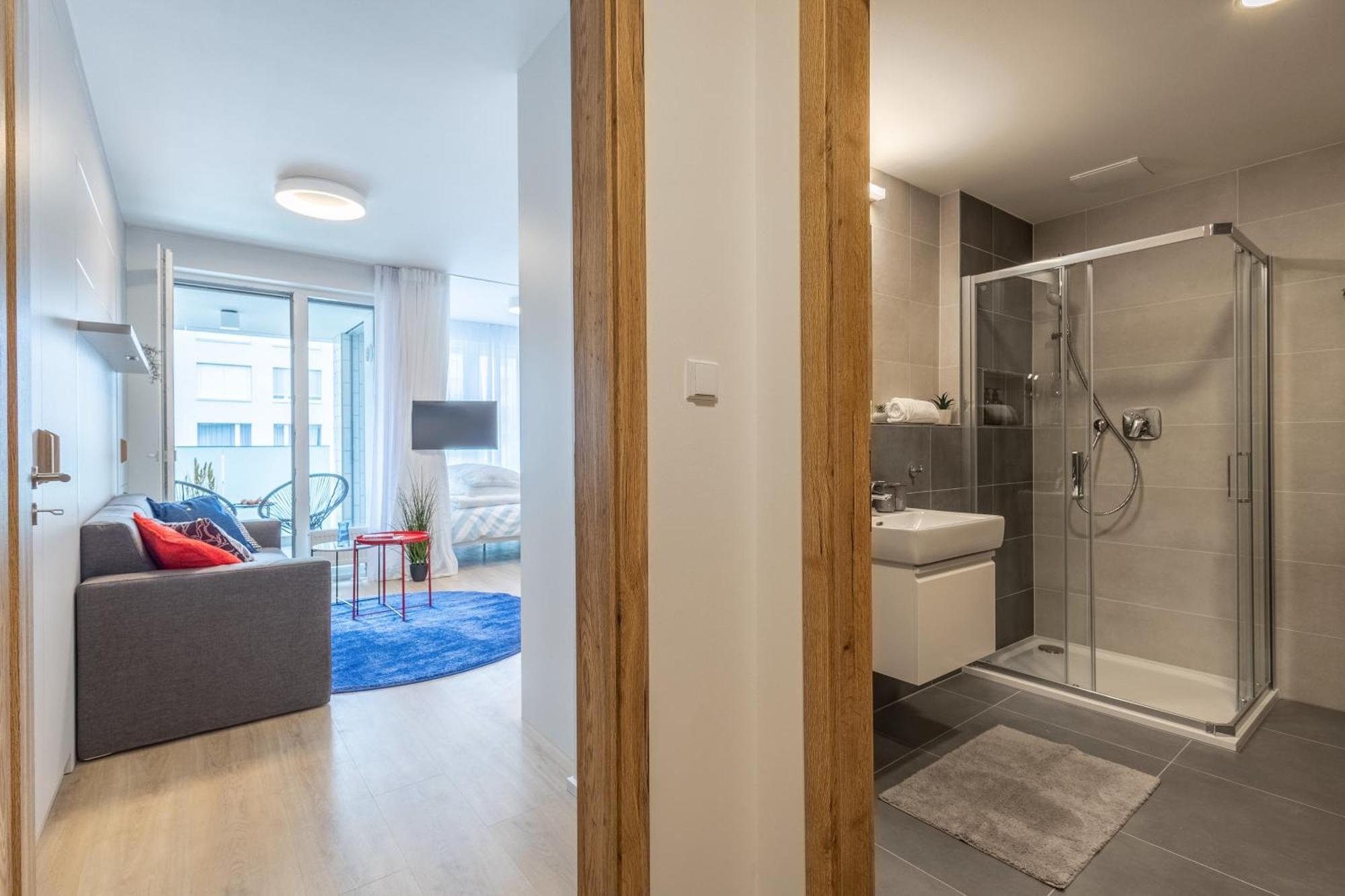 Colorful - Balcony, Free Parking, By Gravity Apartamento Praga