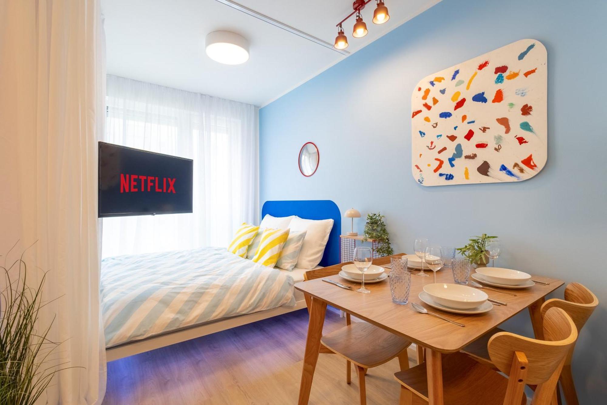 Colorful - Balcony, Free Parking, By Gravity Apartamento Praga