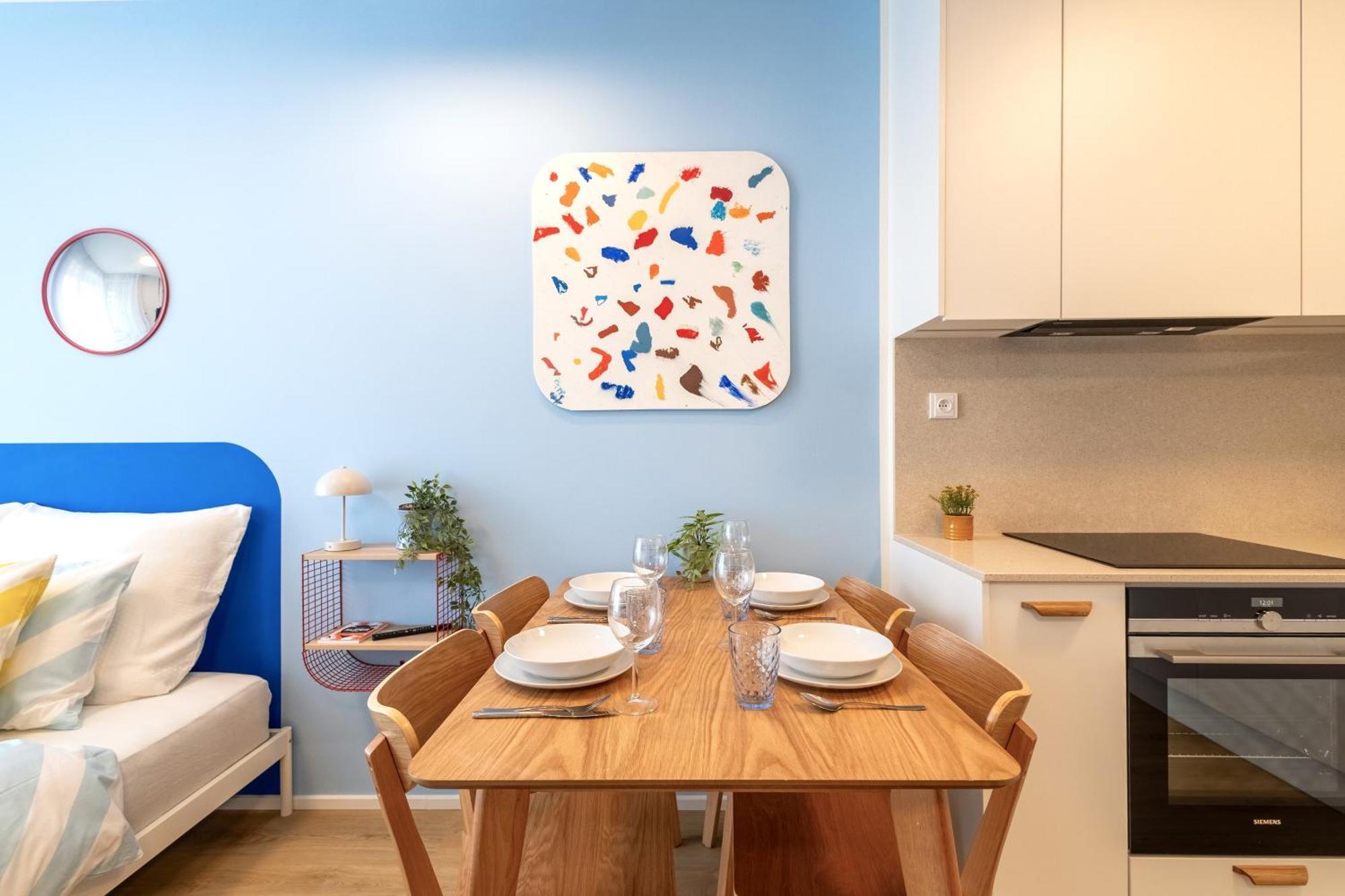 Colorful - Balcony, Free Parking, By Gravity Apartamento Praga