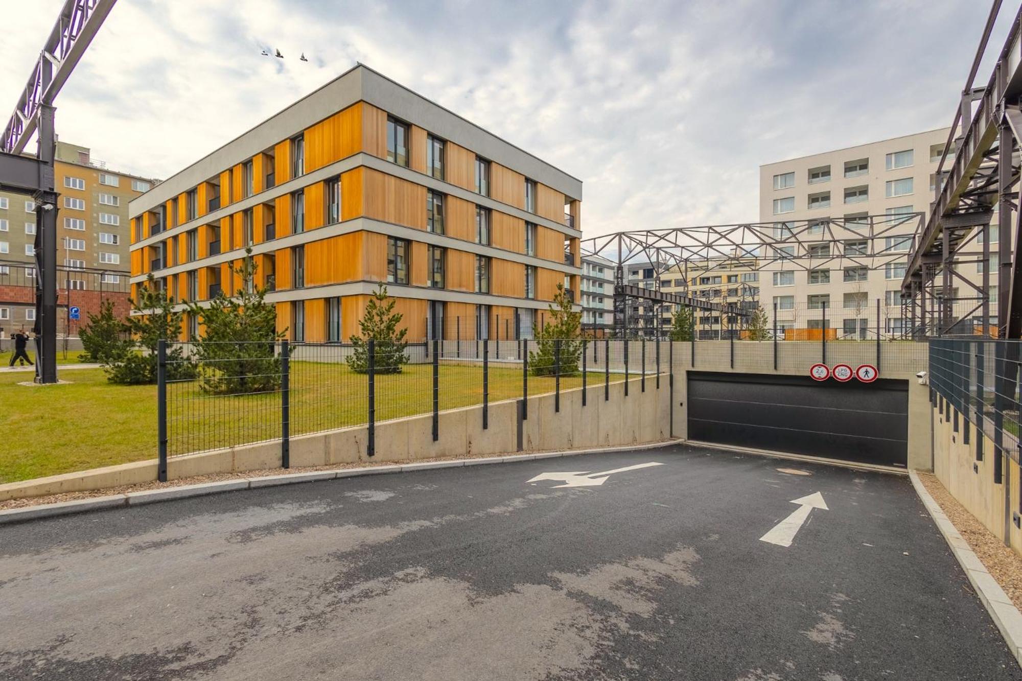 Colorful - Balcony, Free Parking, By Gravity Praga