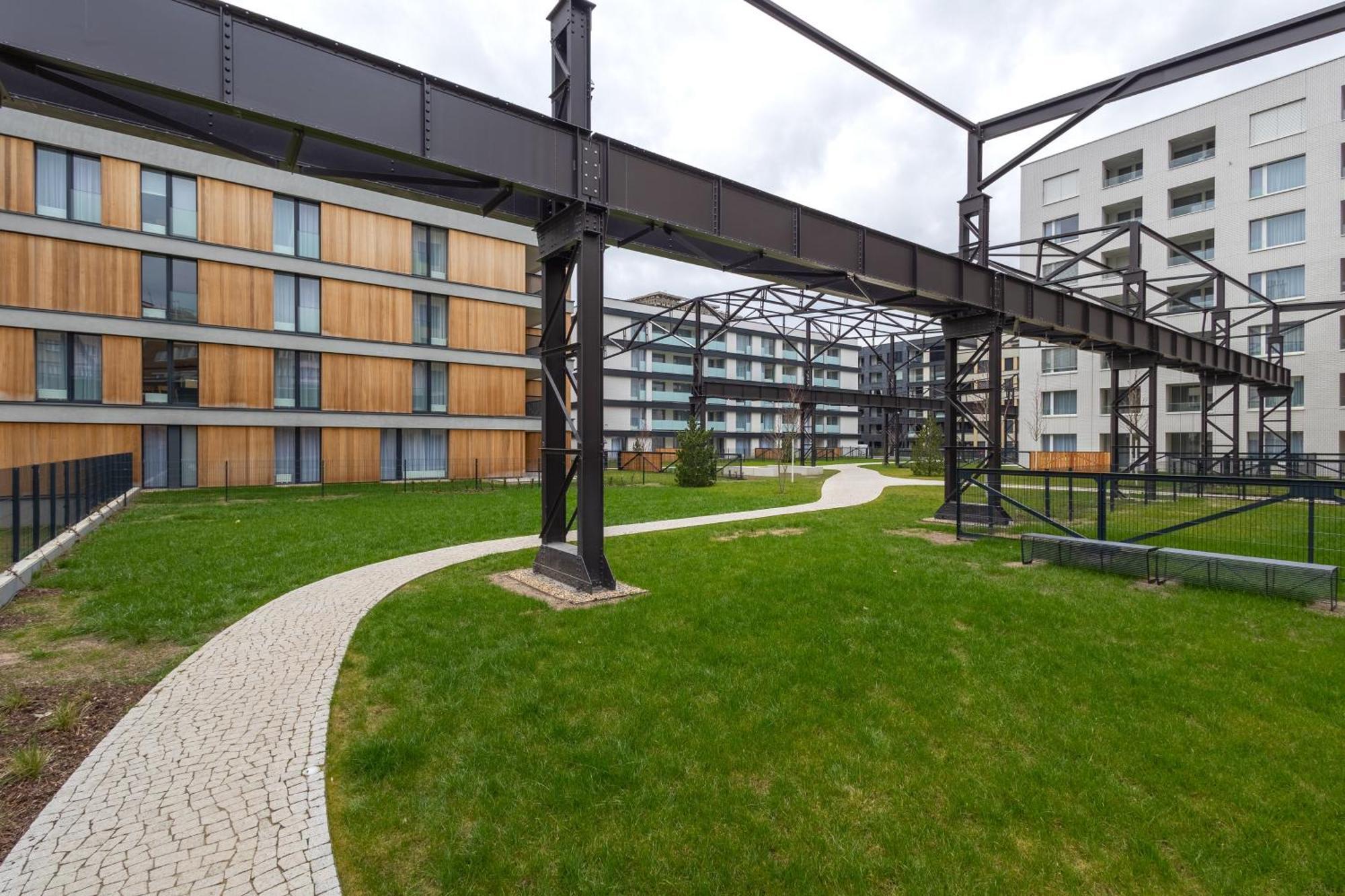 Colorful - Balcony, Free Parking, By Gravity Apartamento *
