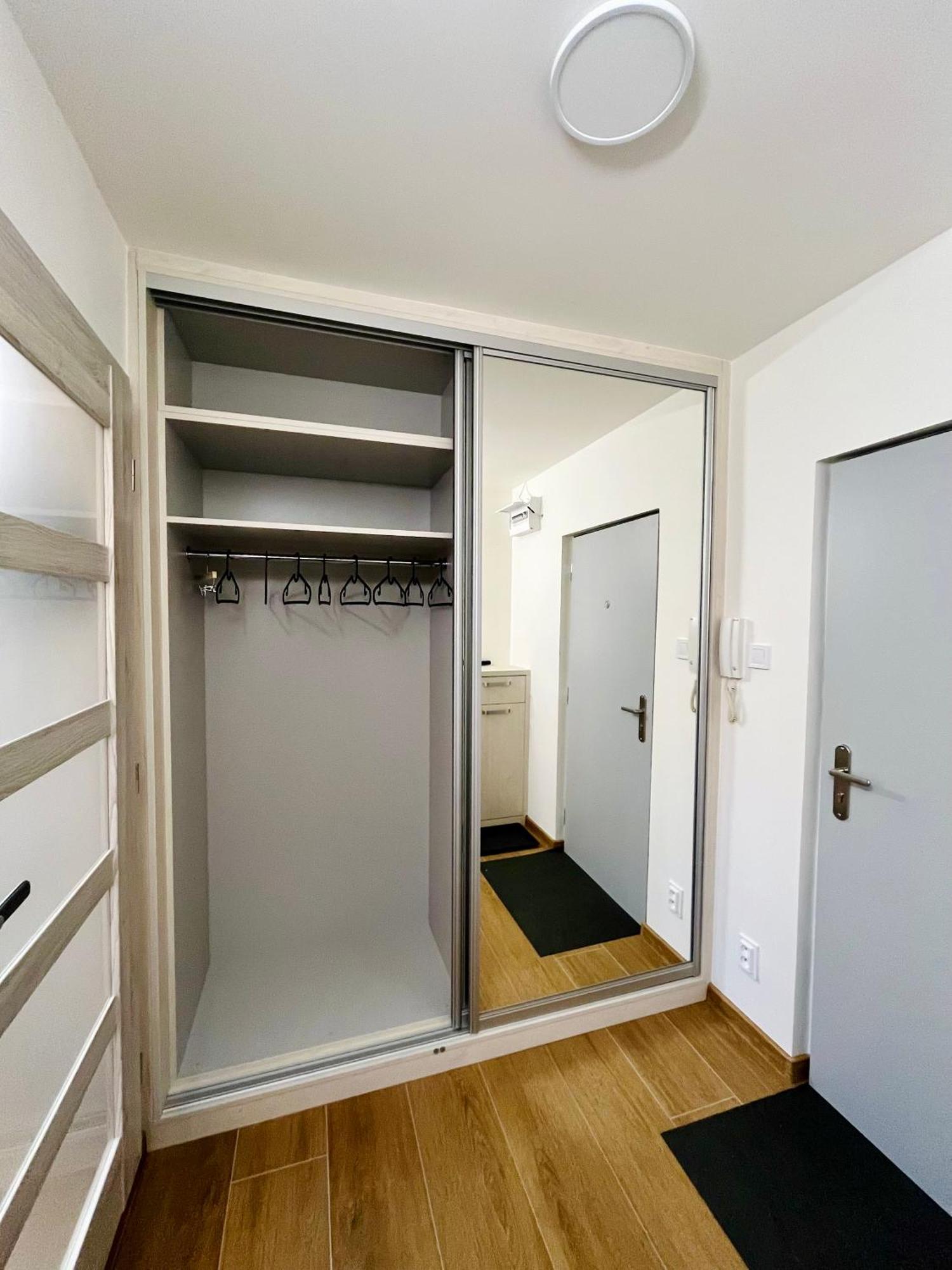 Apartment Pleasant Basement