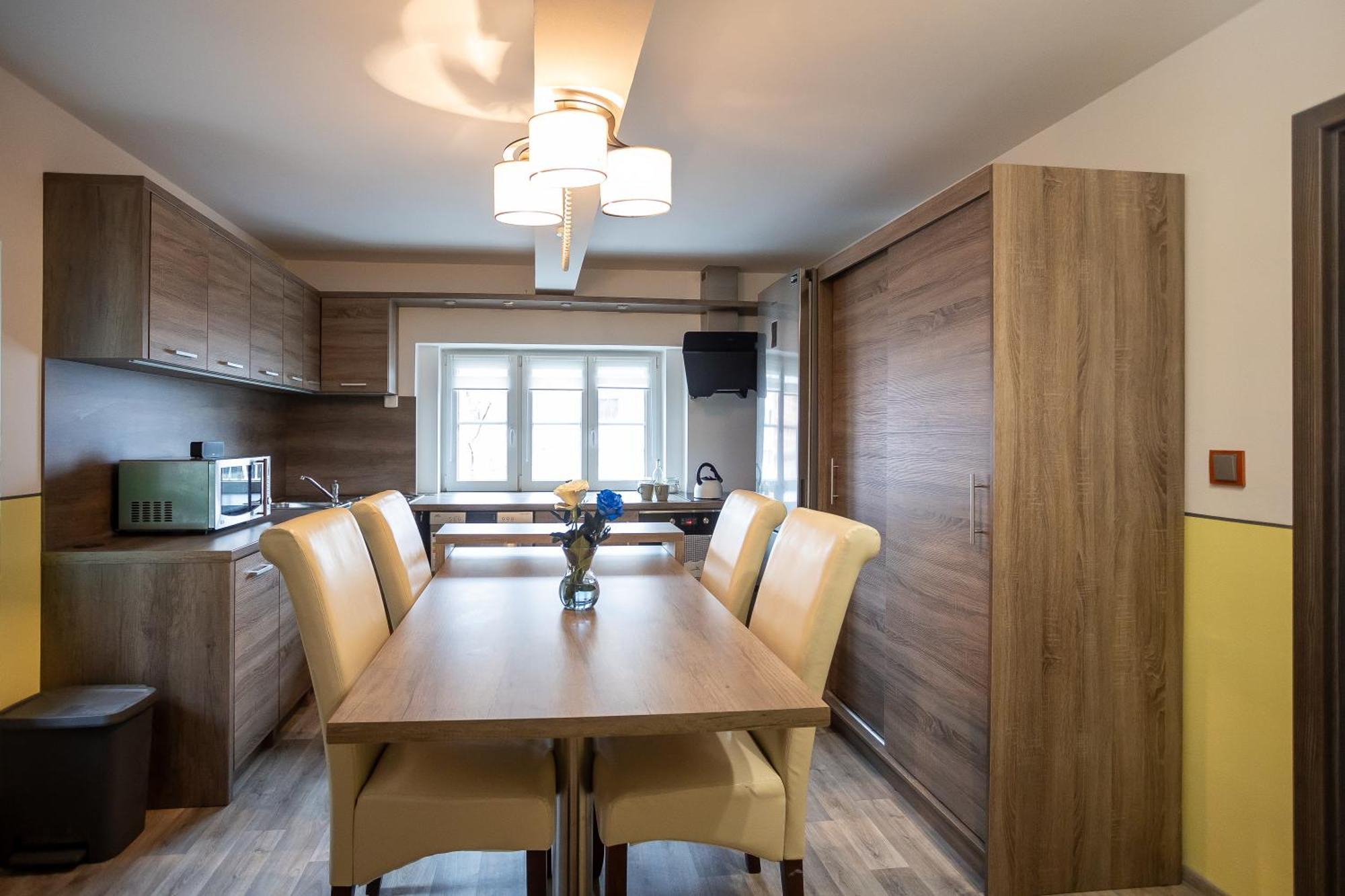 Spacious 20 Min From National Theatre *