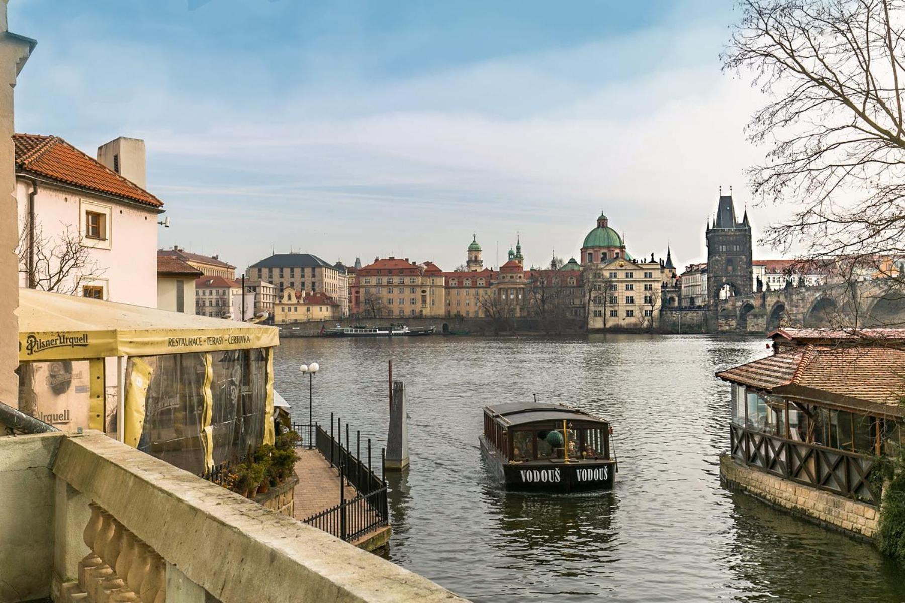 Daire Charles Bridge