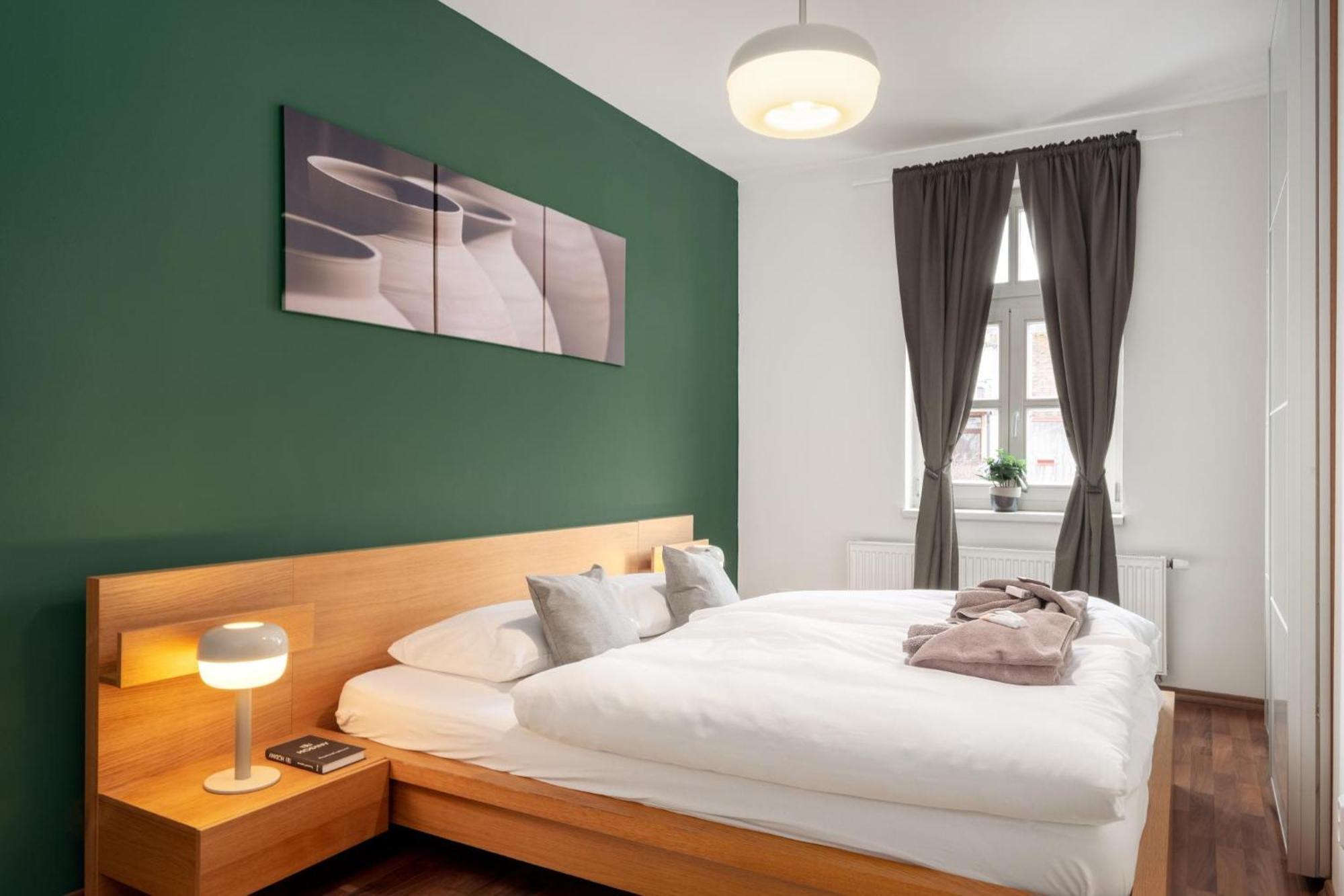 Next To Wenceslas Square By Days Apartment *