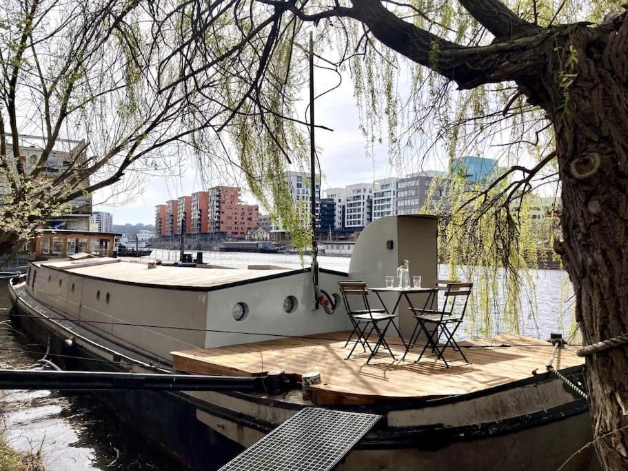 On Boat, Privat Pier, Free Parking Bateau-hôtel *