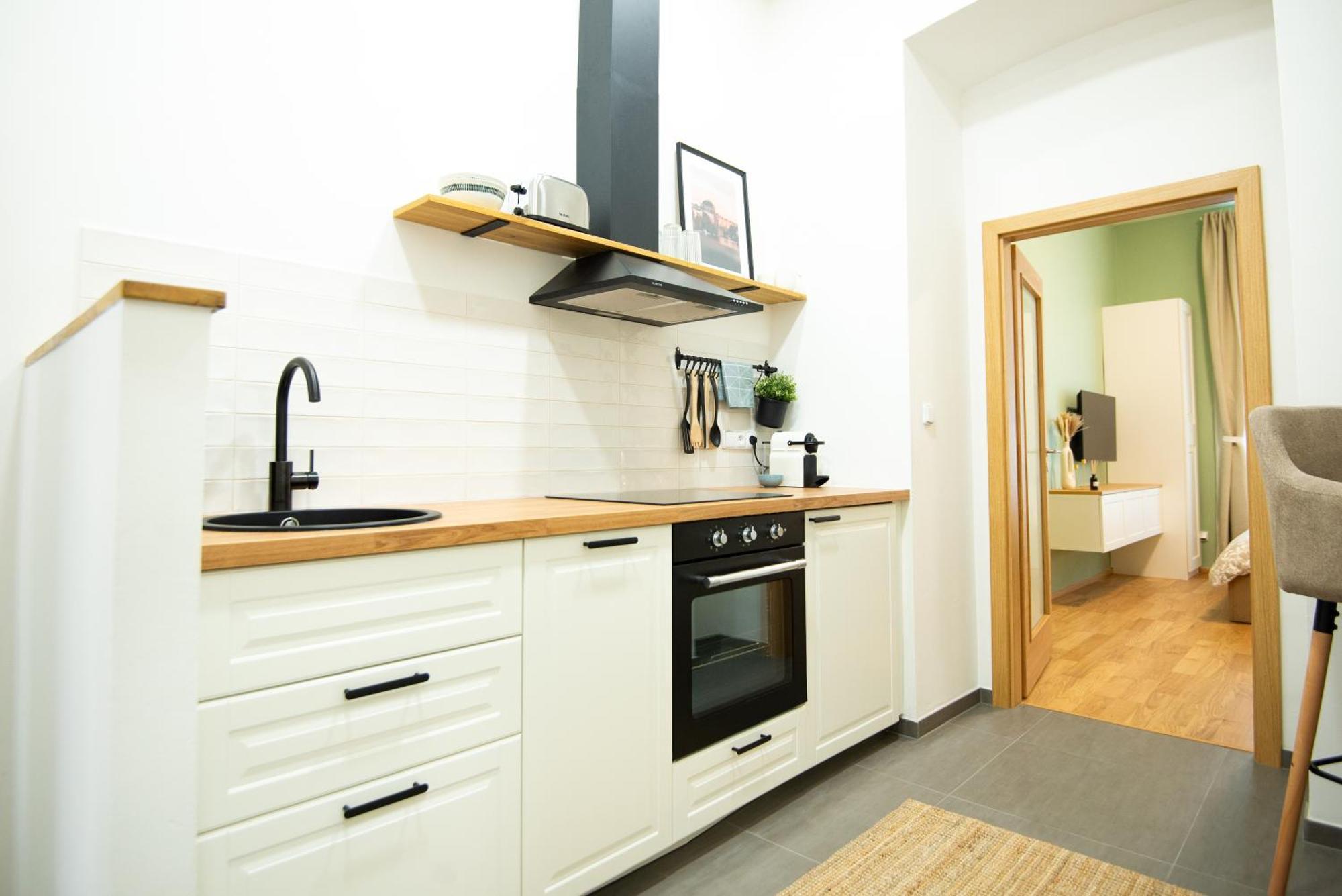 Modern & Spacious Near The Old Town *