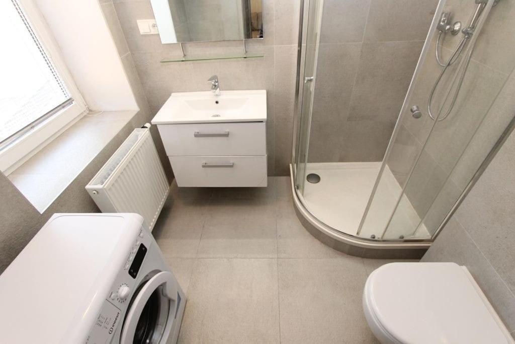 Self Check-in 45m2 Facing Tram Station Appartement *