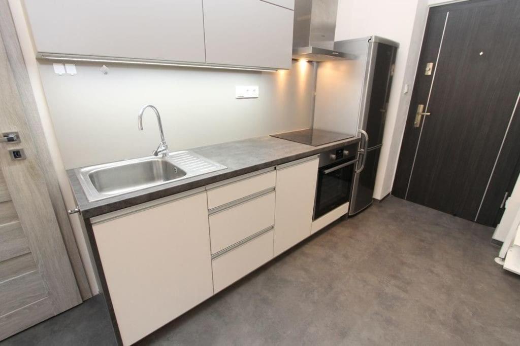 Appartement Self Check-in 45m2 Facing Tram Station Prague
