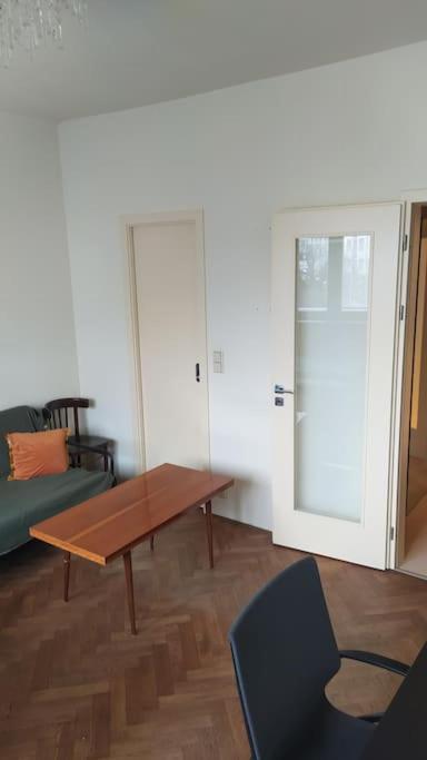 Apartment Spacious Modern 3 Bedroom Aparment