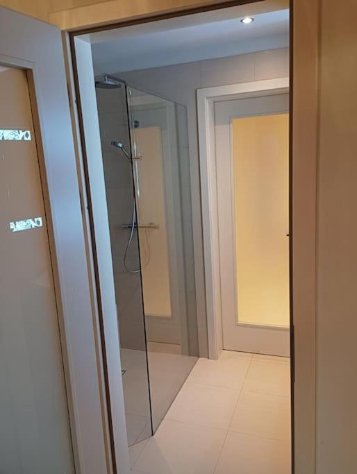 Spacious Modern 3 Bedroom Aparment * Prague