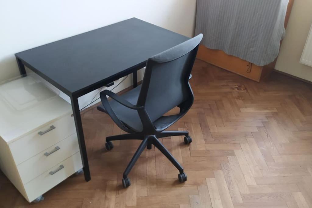Apartment Spacious Modern 3 Bedroom Aparment