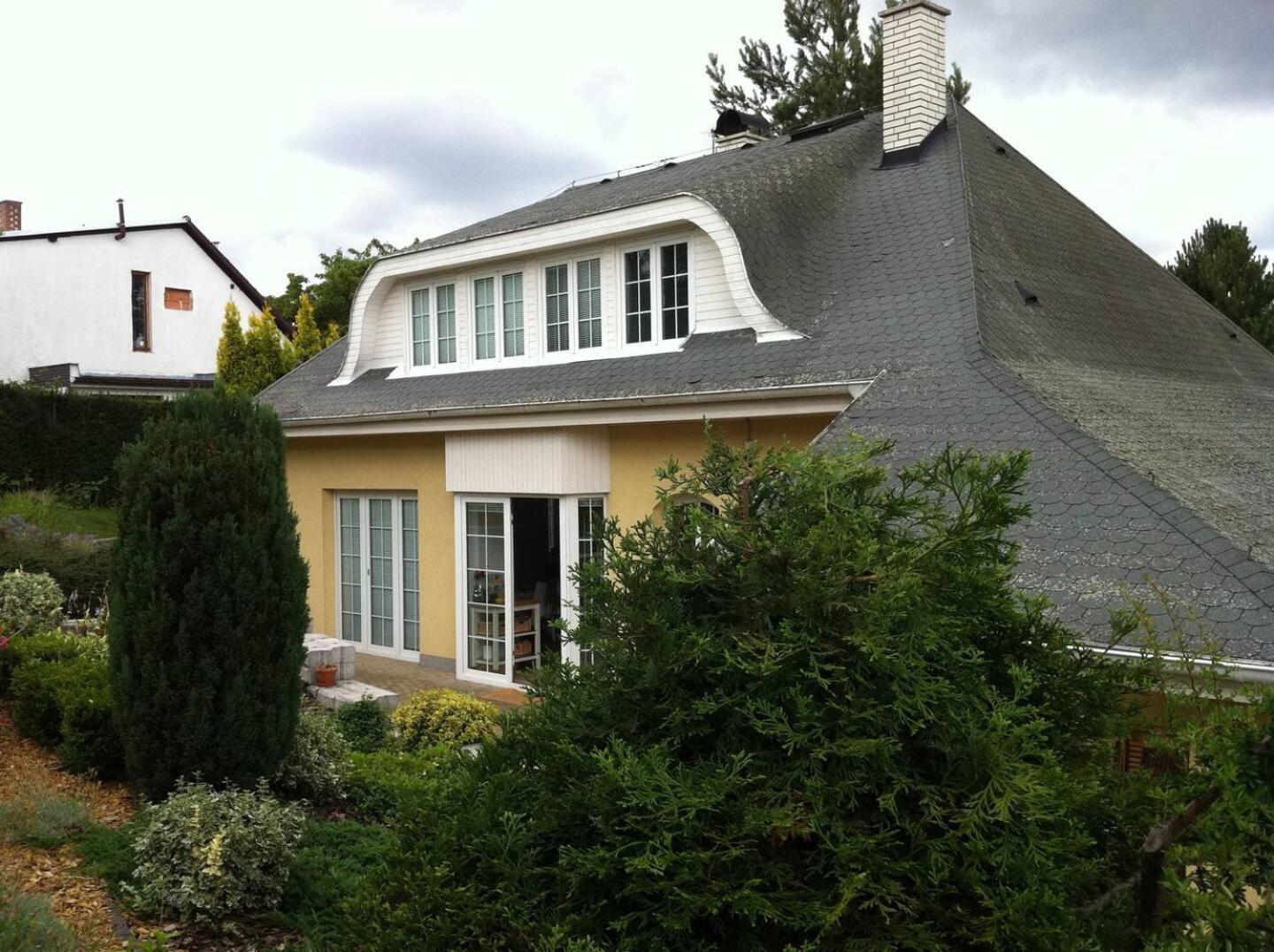Beautiful House In With Parking *