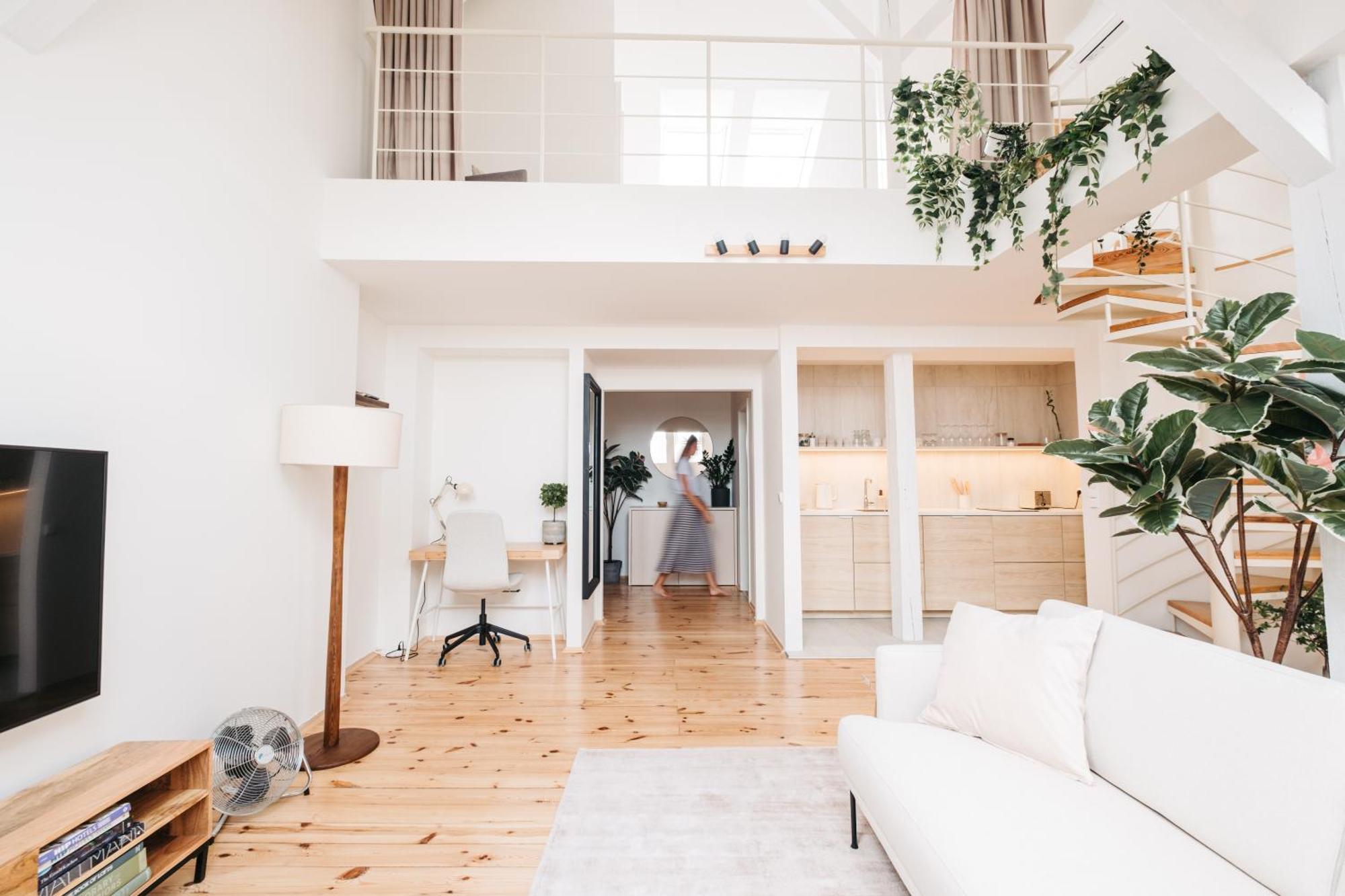 Apartment Modern Sunlit Loft With A/c In Prime Location