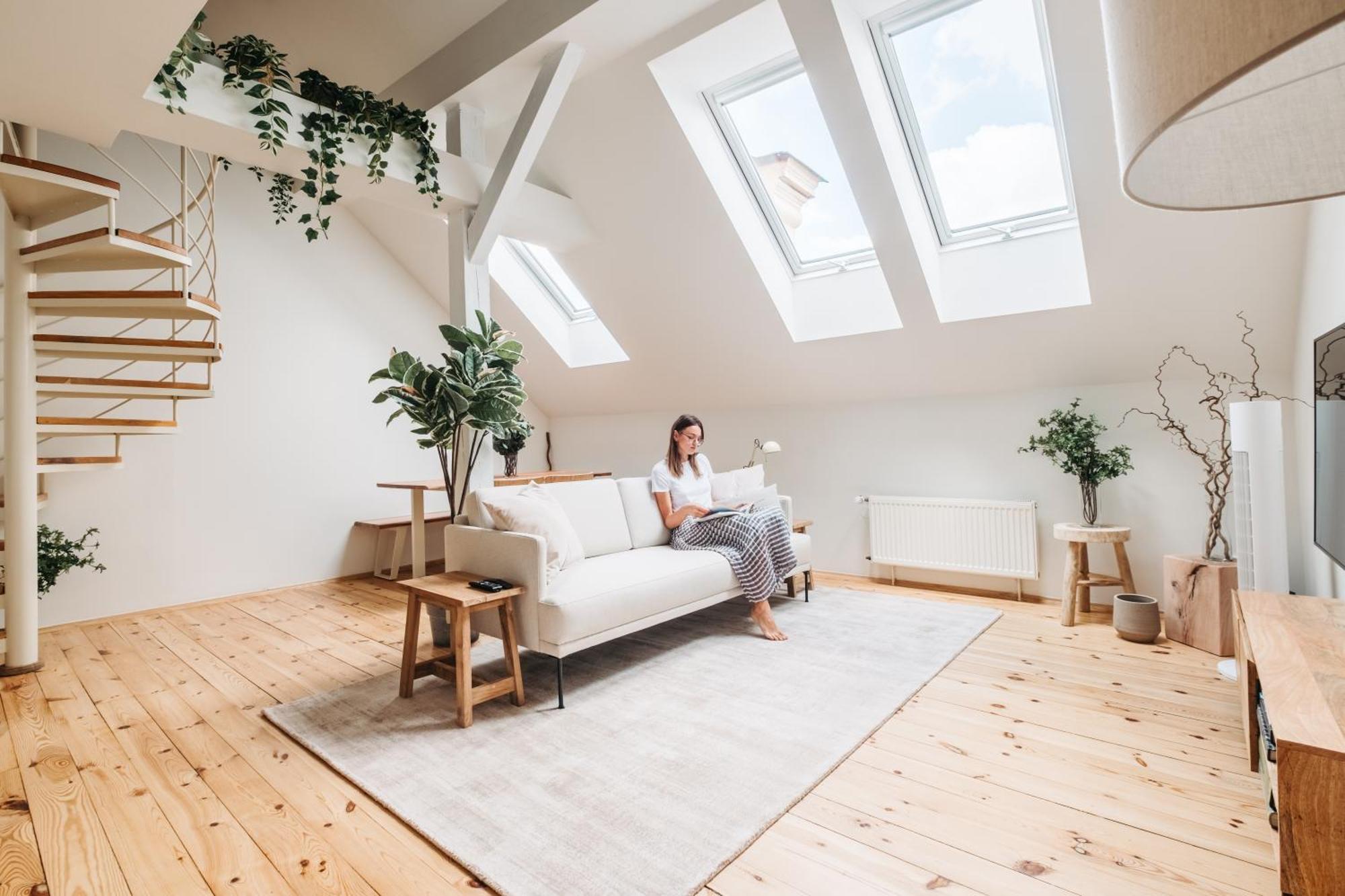 Modern Sunlit Loft With A/c In Prime Location Apartment *