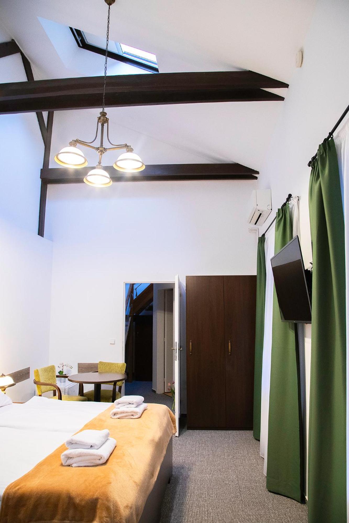 Couette-café Old House 3*