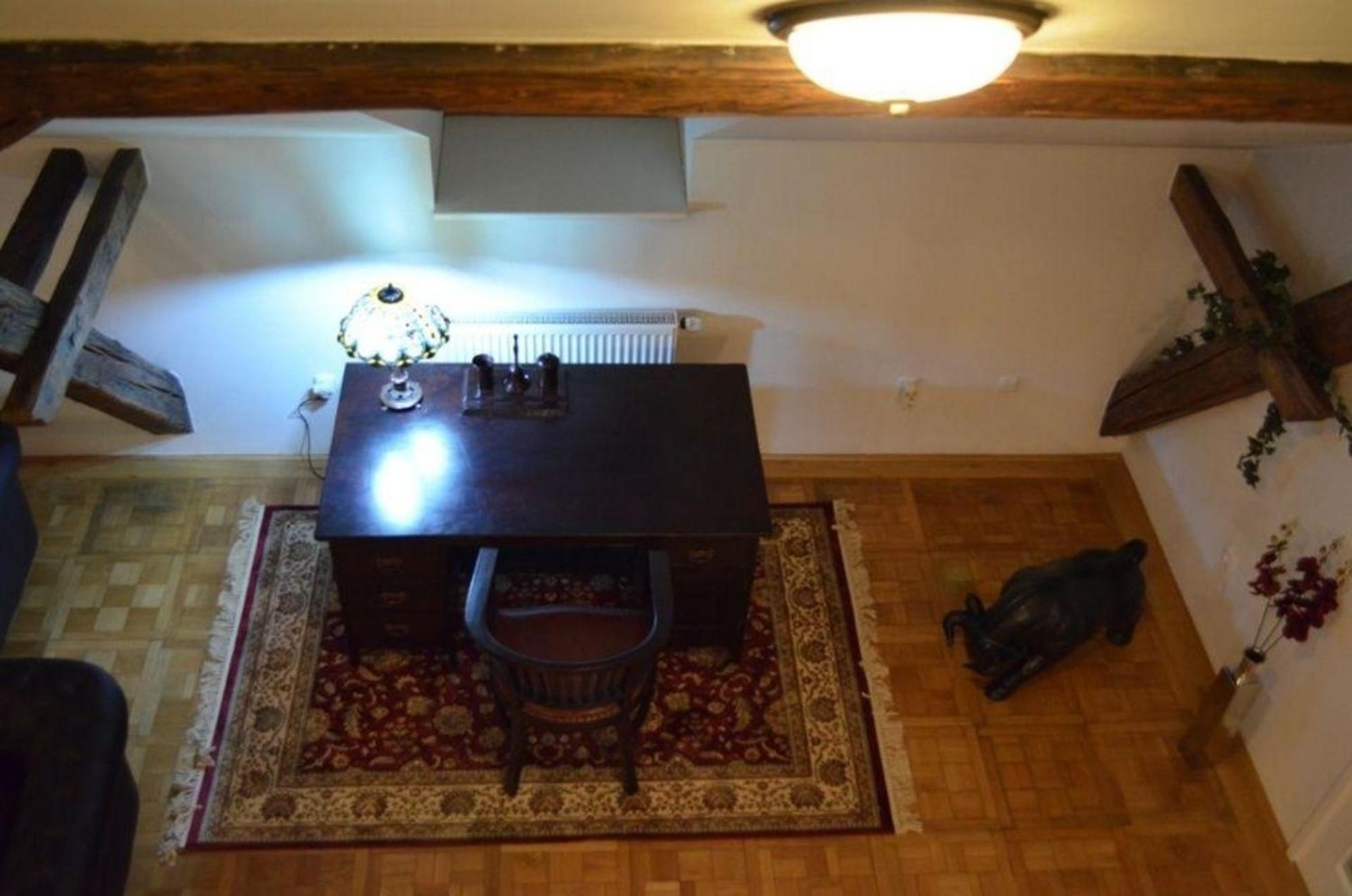Geraeumiges, Helles Fuer 7 Personen Apartment Prague