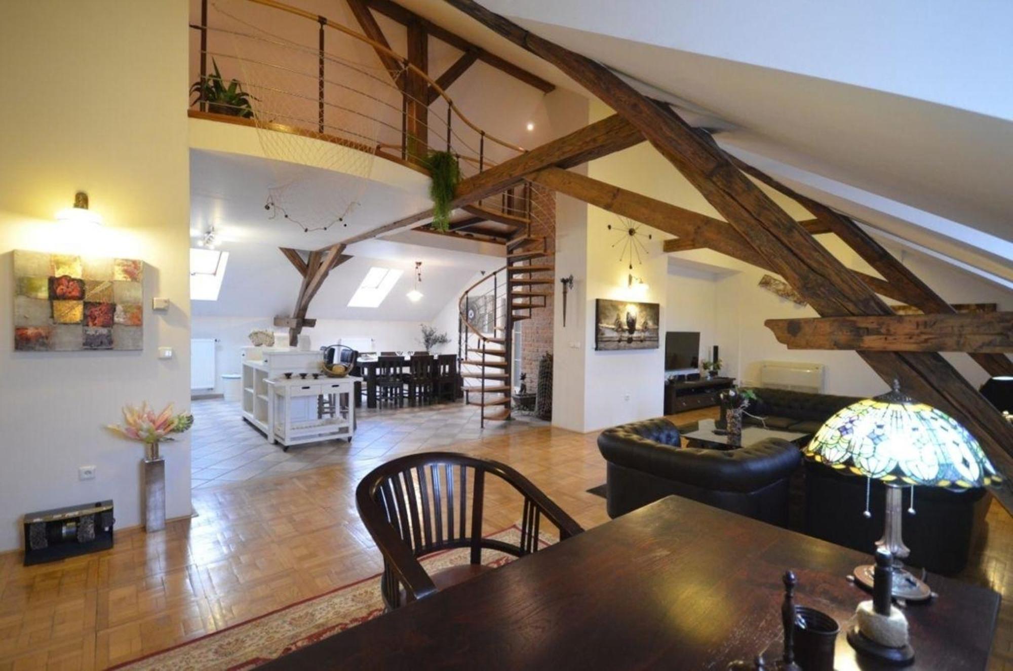 Apartment Geraeumiges, Helles Fuer 7 Personen Prague