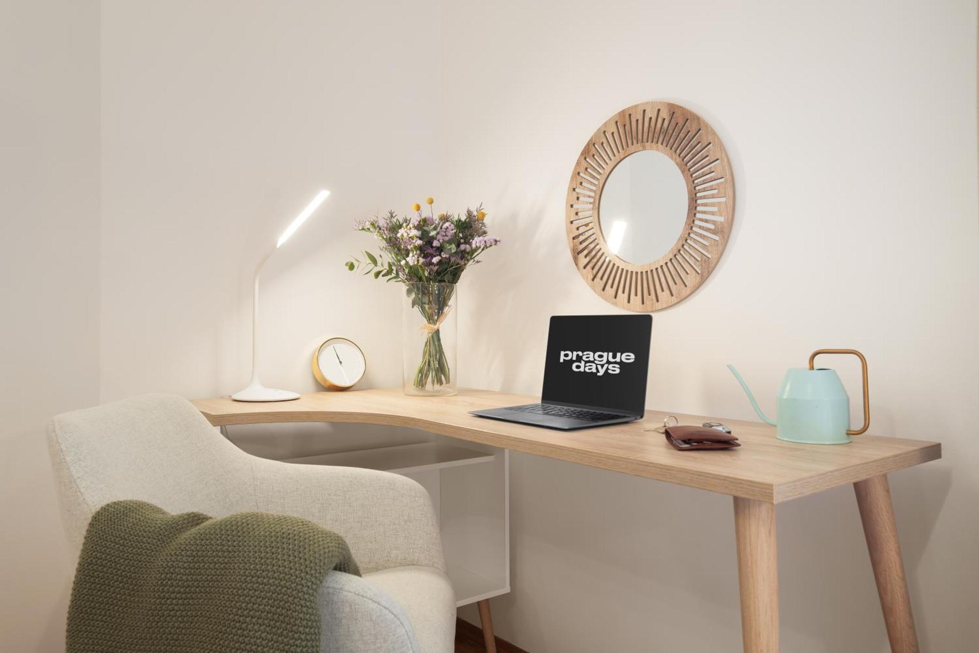 Days - Skandi With Workspace - Hip Area Praga