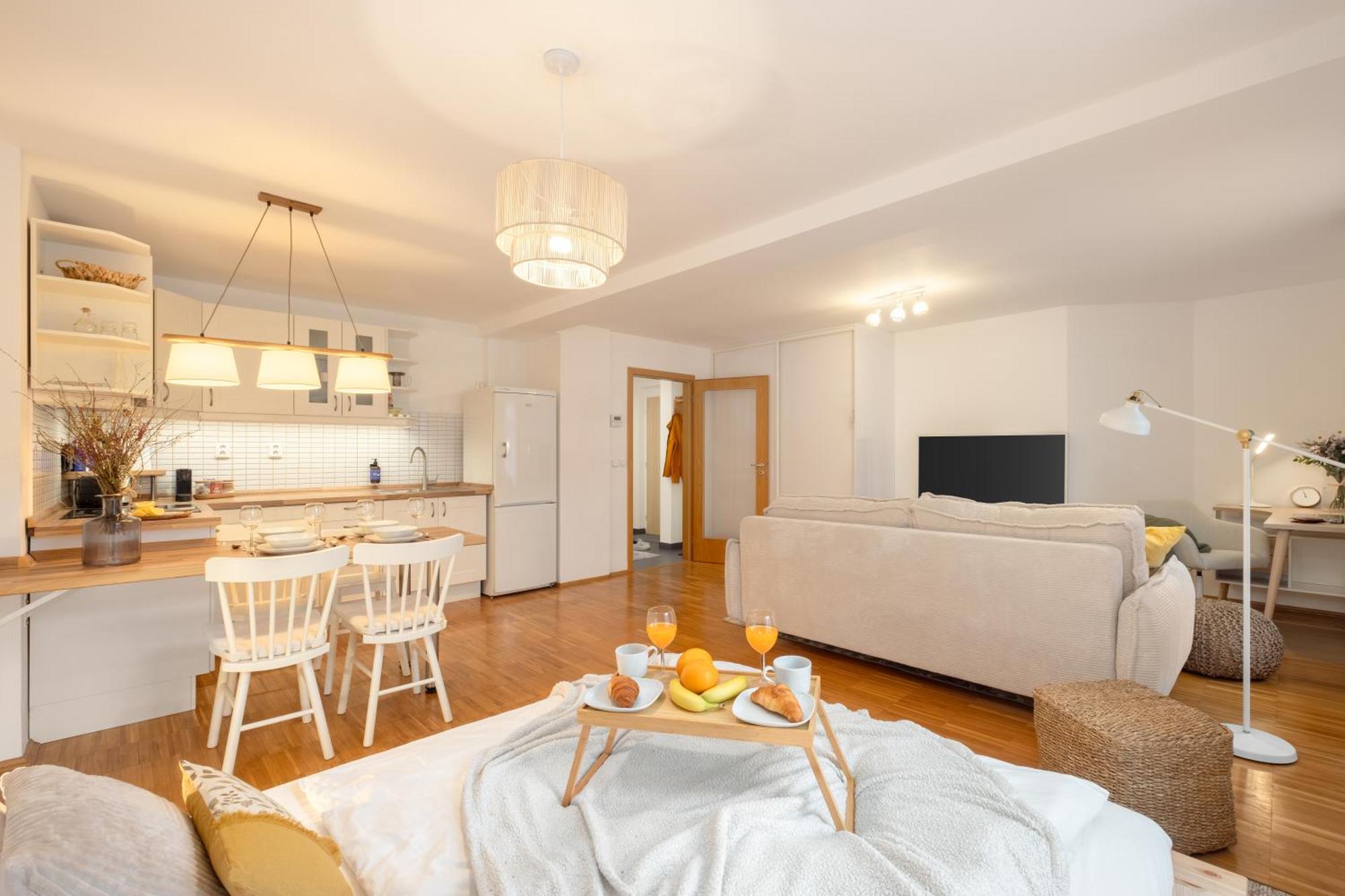 Days - Skandi With Workspace - Hip Area * Praga