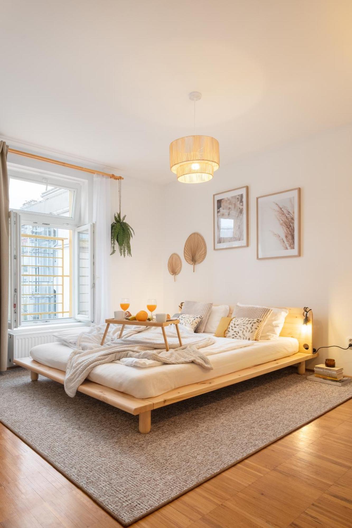 Days - Skandi With Workspace - Hip Area * Praga