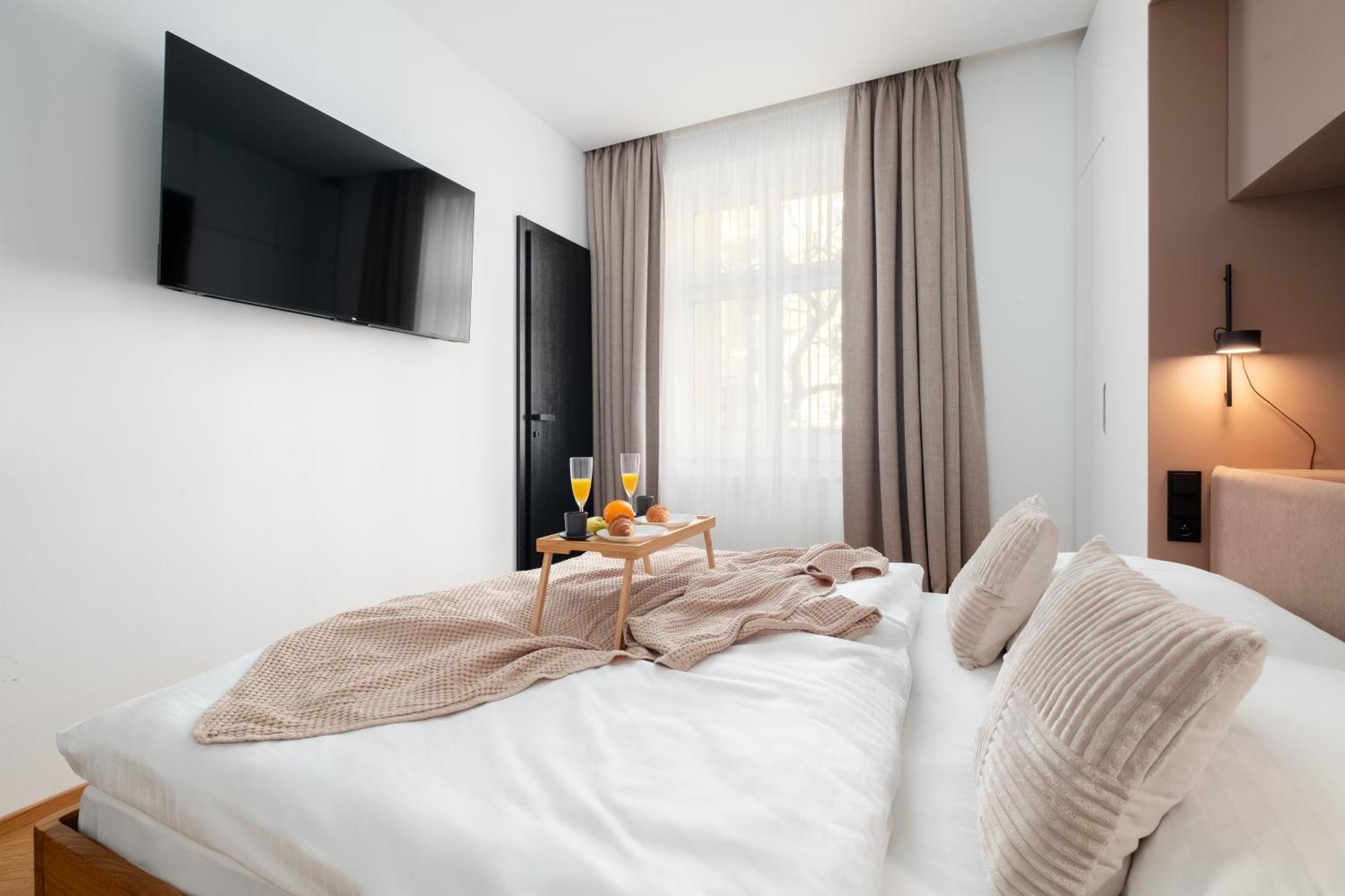 Apartment Days - Modern With Workspace - Quiet Area *