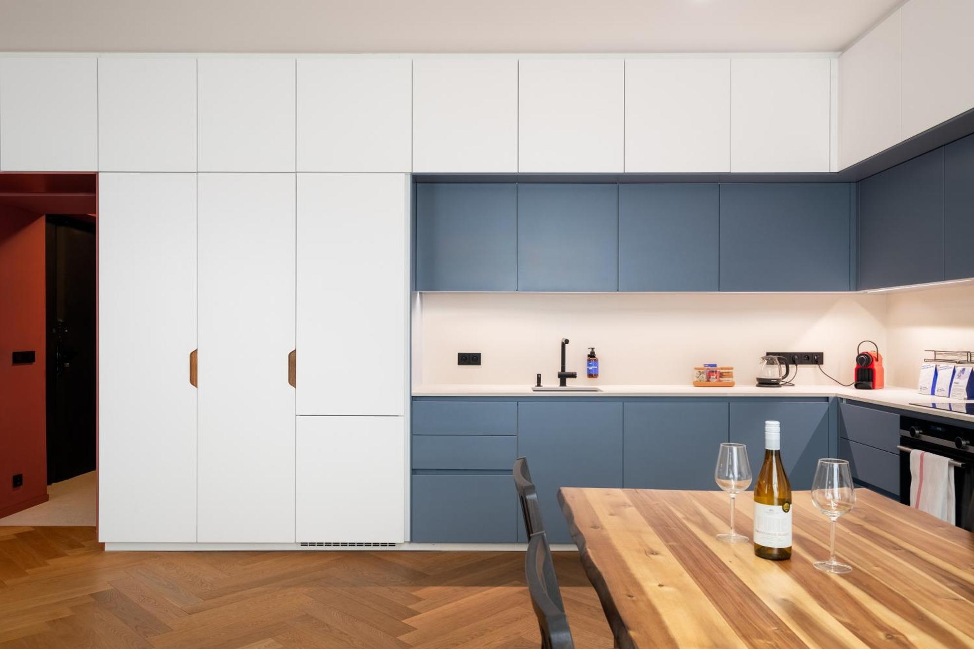Days - Modern With Workspace - Quiet Area Apartment Prague