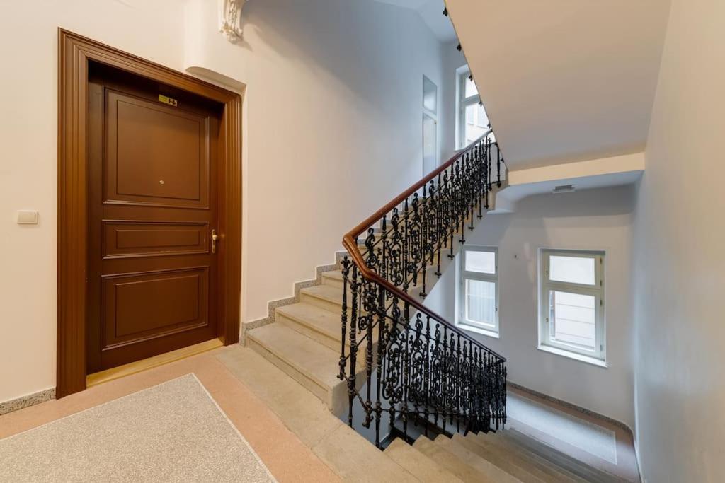 Deluxe In Prime Location Apartamento