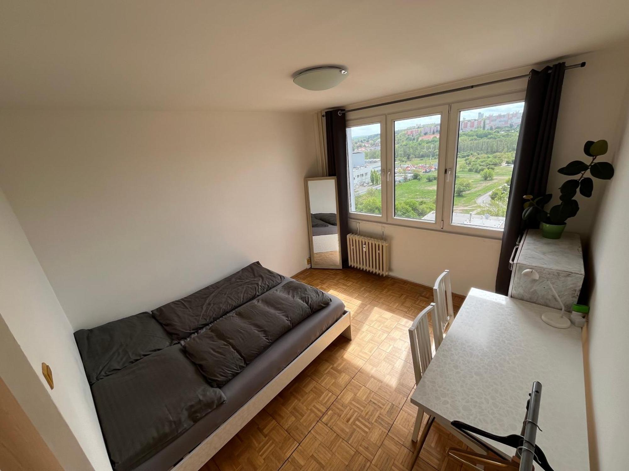 Private In A Shared Park-side With A Great Connection To The Center Prague