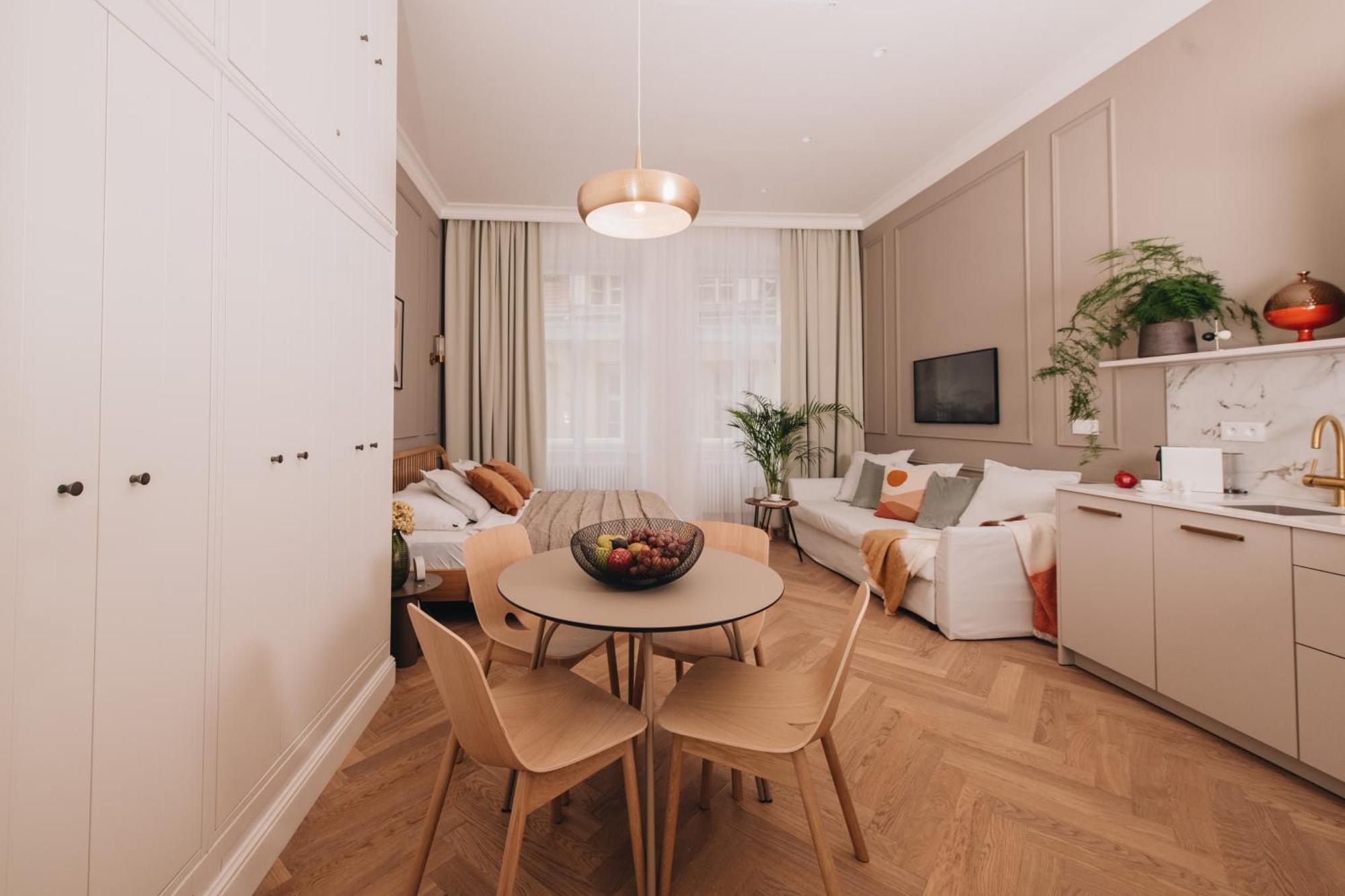 Stylish New In With A/c Appartement