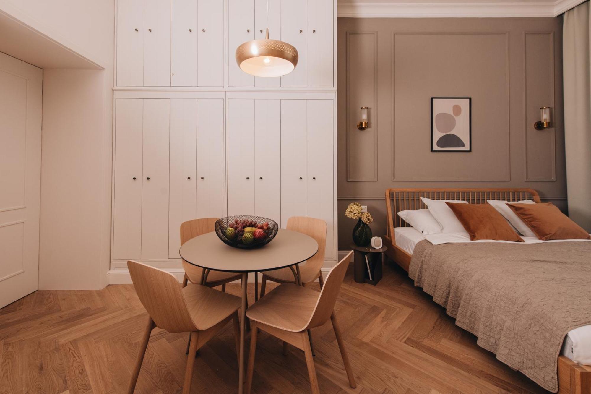 Stylish New In With A/c Appartement