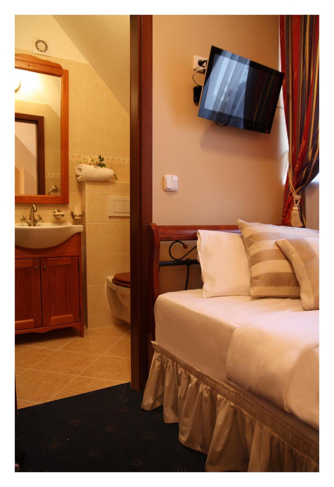 Otel Golden Age
