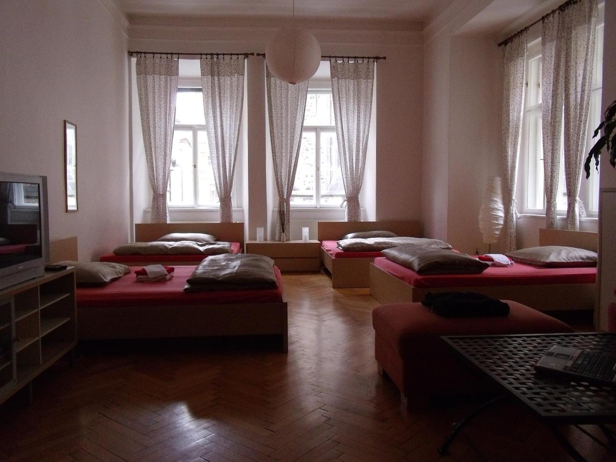 Apartment Tynska 7