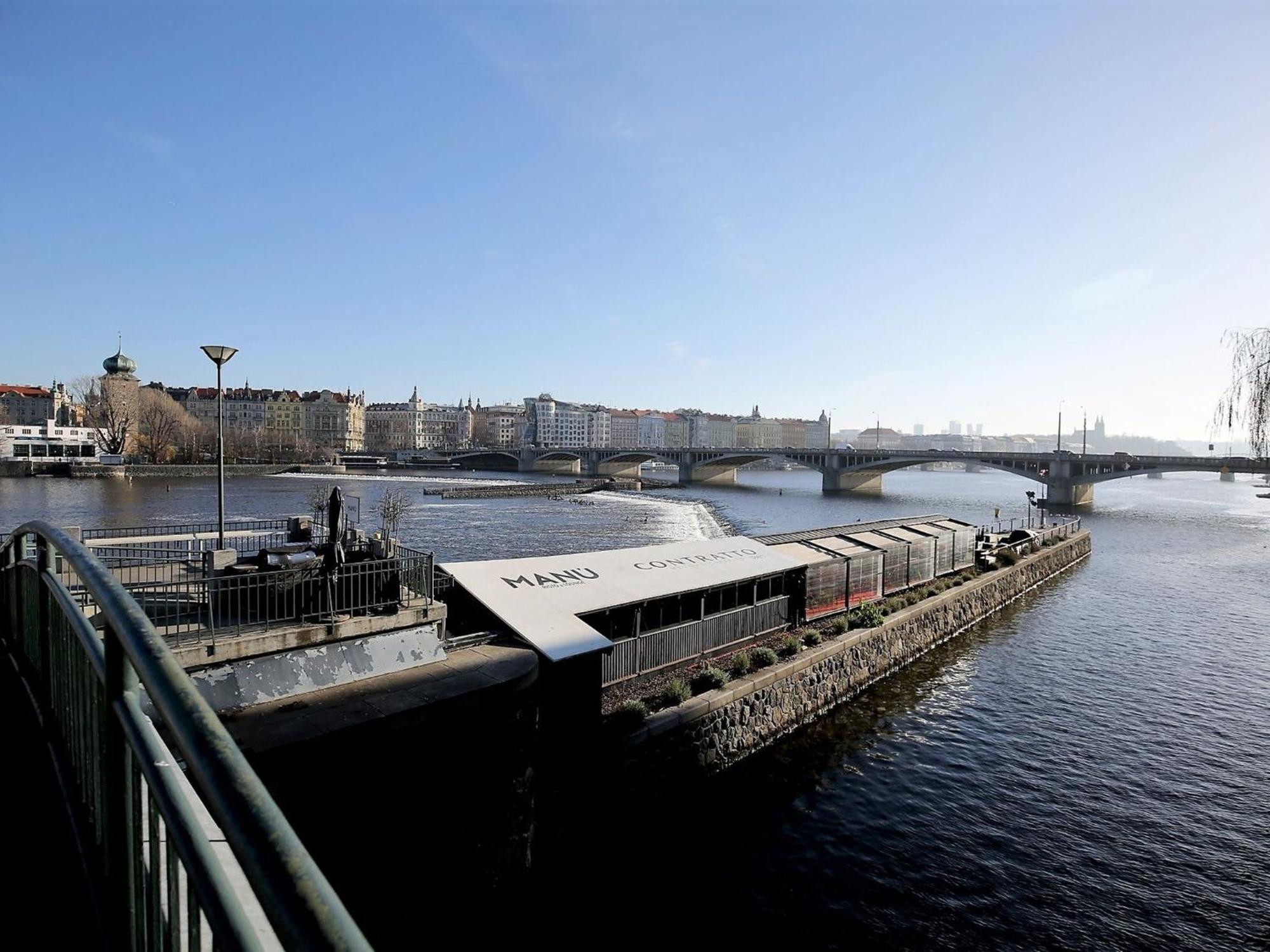 Apartment Unique In Near River Vltava