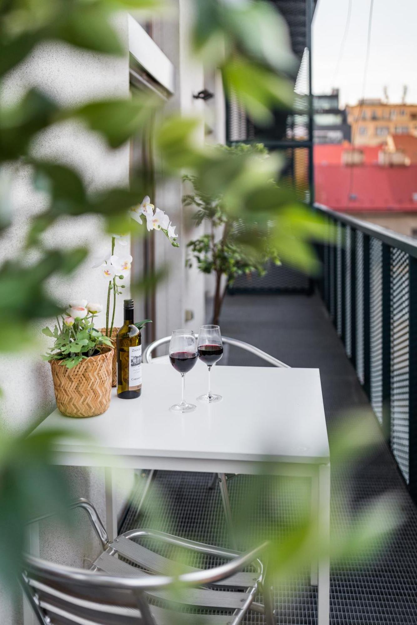 Apartment 2-level On Krizikova Near The Metro Prague