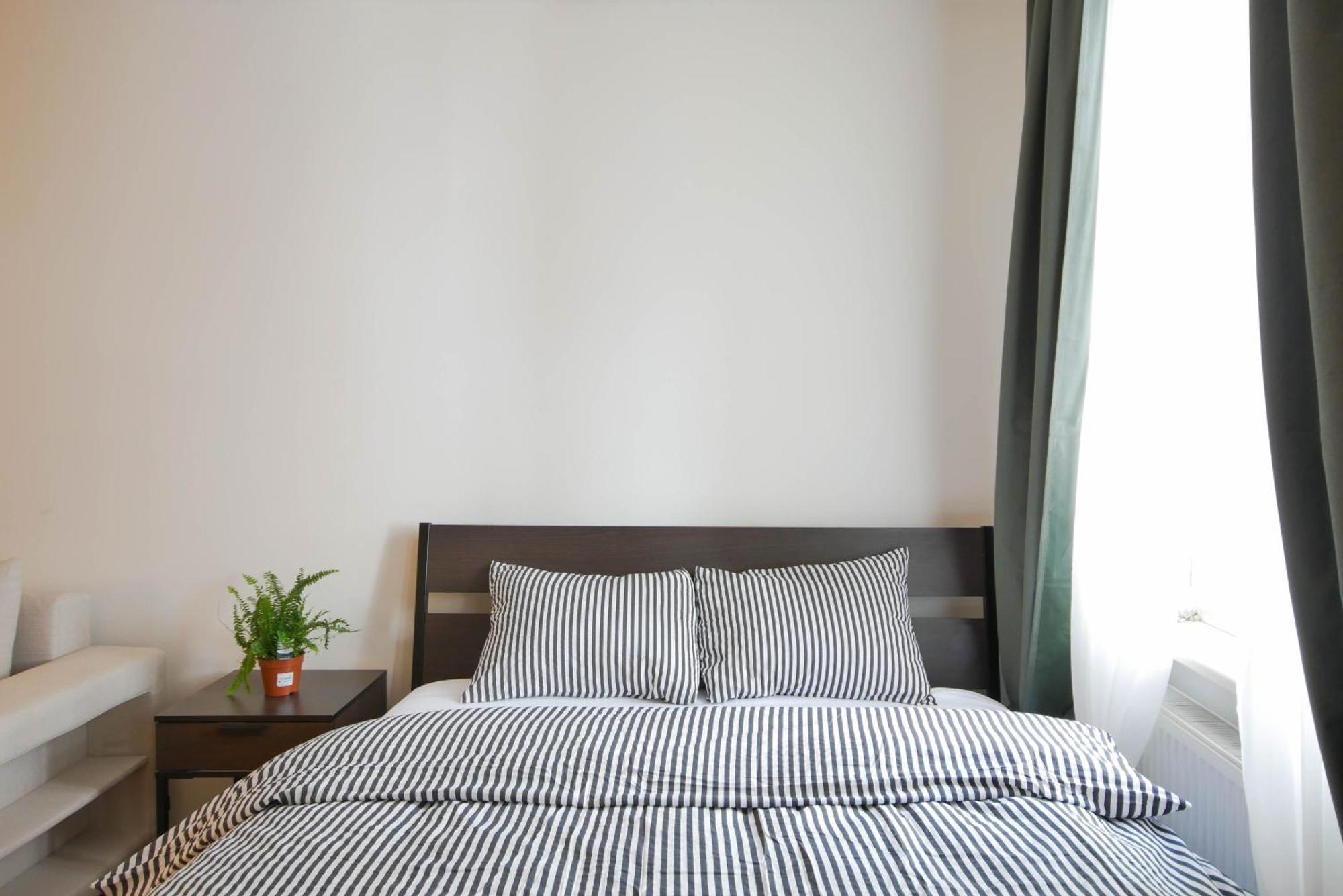 Apartment Spires And Spirits Old Town Boutique *