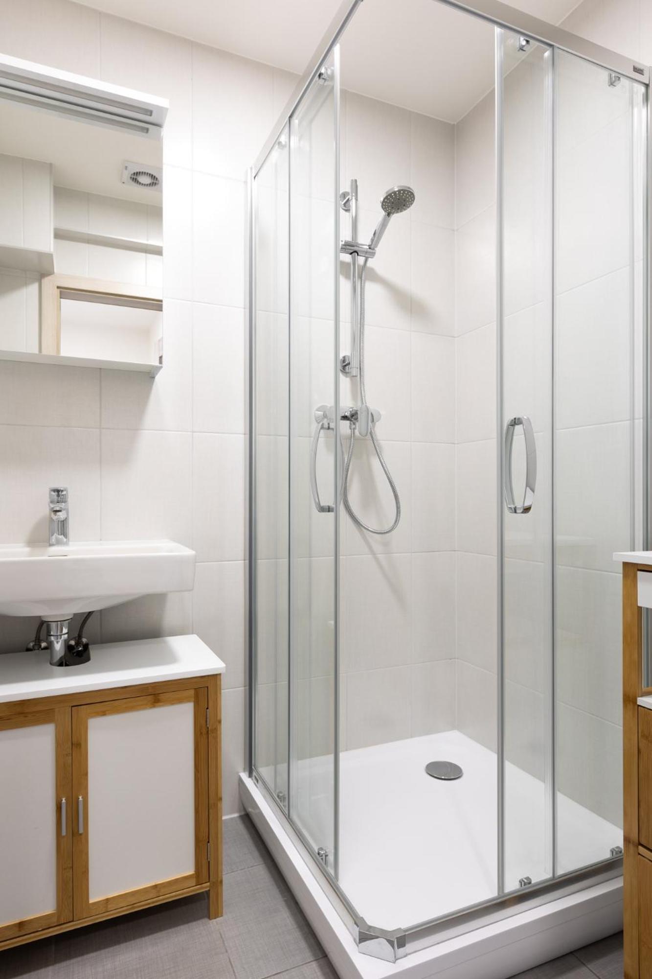 Apartamento U Metra S Terasou Praga