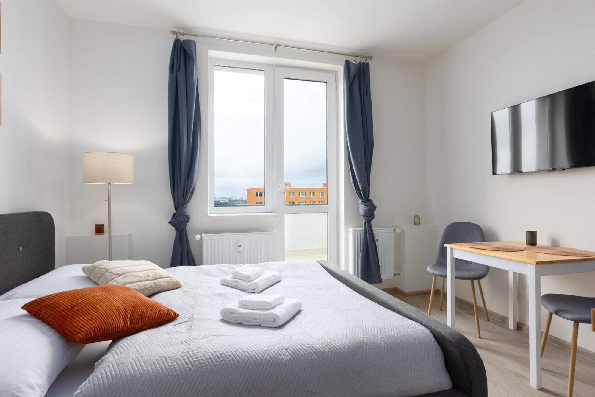 Apartamento U Metra S Terasou