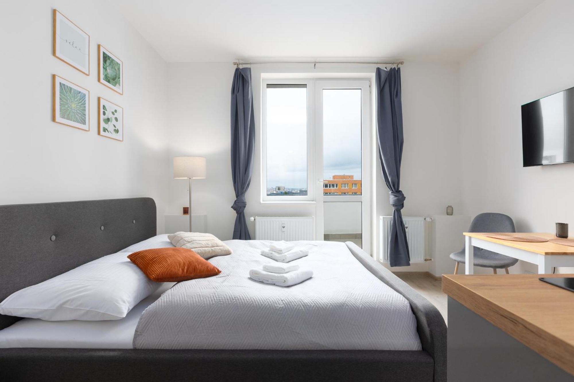Apartamento U Metra S Terasou *