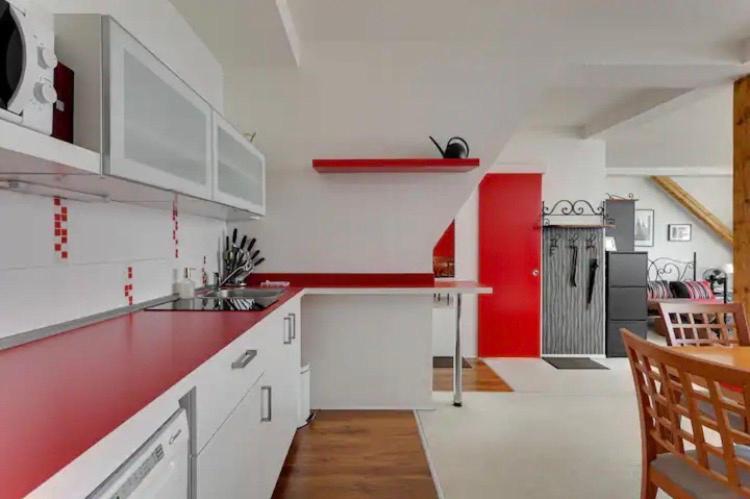 Lenka's Cozy Red + Lenka's Cozy Gold Prague