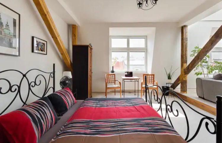 Daire Lenka's Cozy Red + Lenka's Cozy Gold