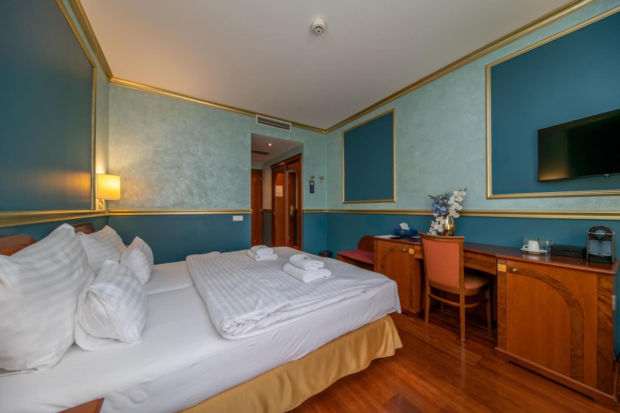 Kinsky Fountain Hotel