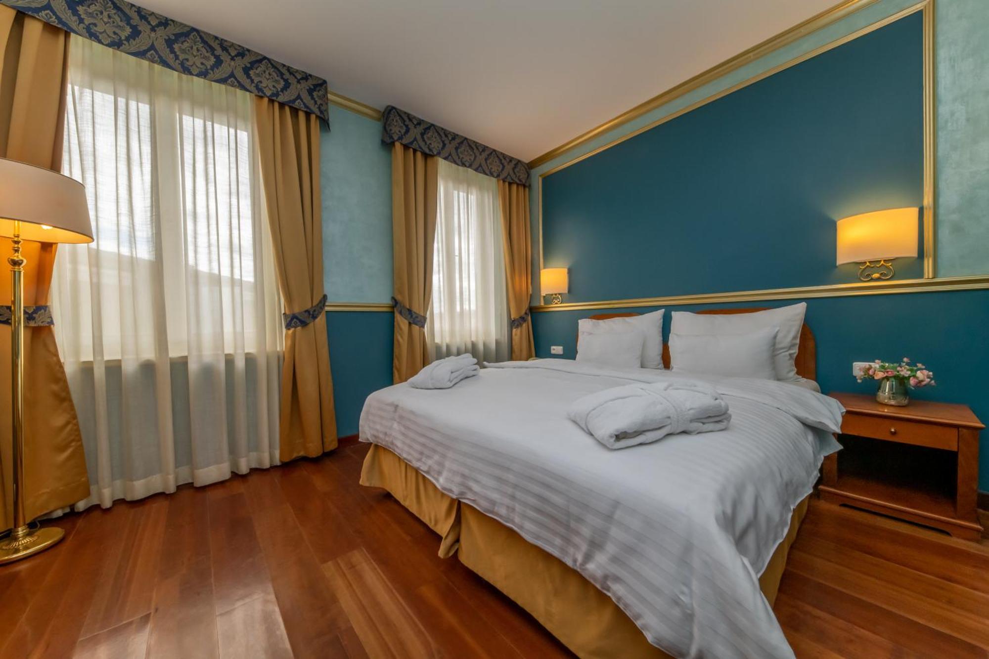 Kinsky Fountain Hotel Prague