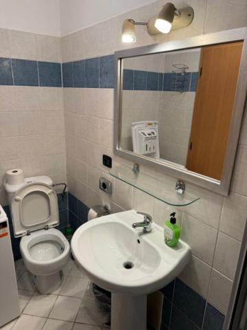 Vitkova Duplex With Terrace Near Florenc Apartamento *