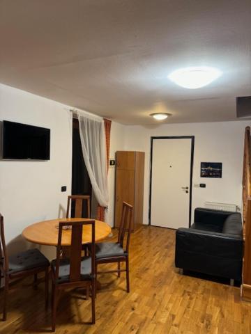 Vitkova Duplex With Terrace Near Florenc Apartamento