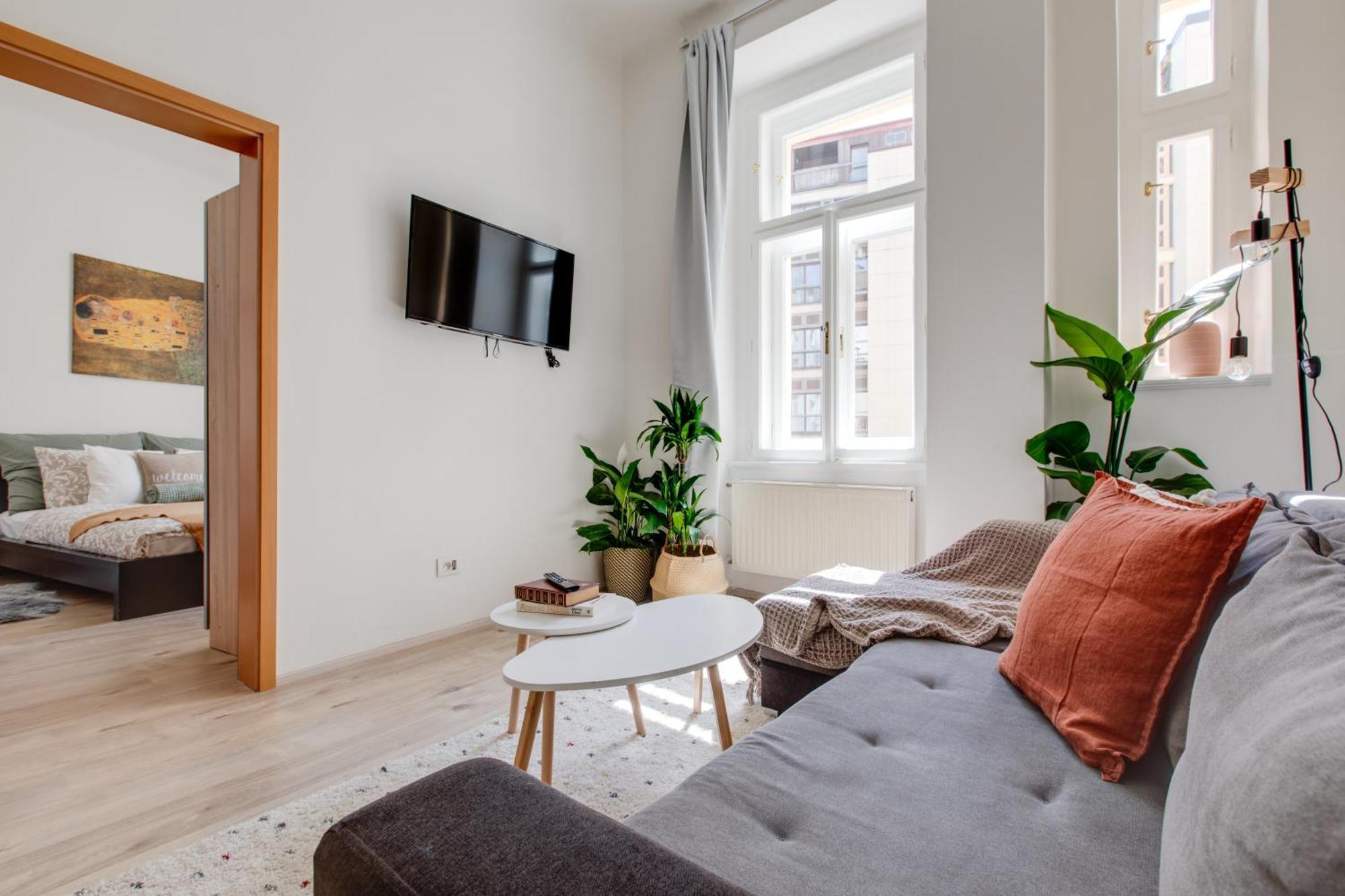 Romantic By The Park - Uaka7 * Prague